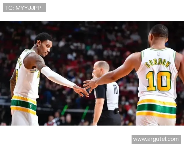 1718赛季NBA火箭与太阳对决回顾及精彩瞬间分析