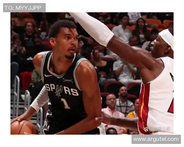 1月6日NBA焦点战太阳队对决马刺队全场精彩回顾与赛后分析