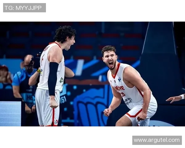 2000年悉尼奥运会男篮中国队与土耳其队激战回顾与精彩瞬间分析