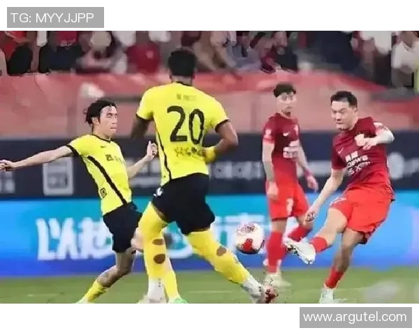 17赛季中超焦点战上港与申花激情对决再续城市德比传奇