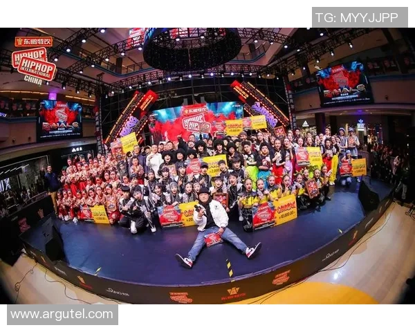 南京街舞队在世界攀岩锦标赛中以76分稳居积分榜首位