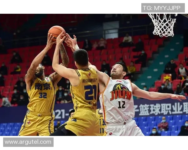 广厦男篮迎战南京同曦全力争胜期待精彩对决展现篮球魅力