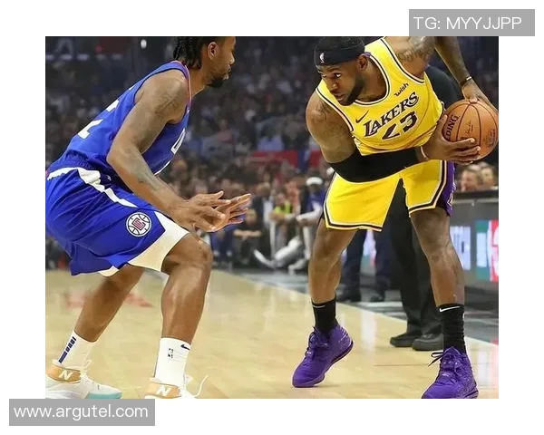 快船与湖人激战12月29日NBA对决引发球迷热议与期待